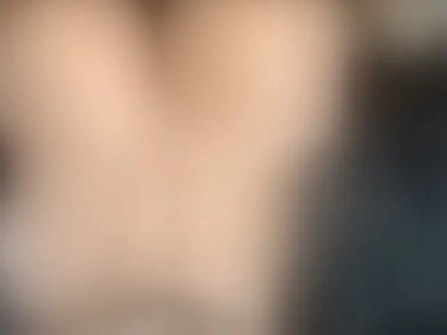 Live sex webcam photo for KimikoChandronnait #293978377