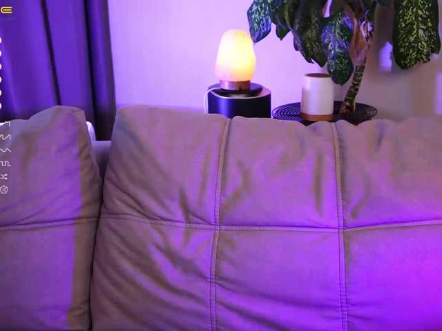 Live sex webcam photo for KimmiSayke #275701017