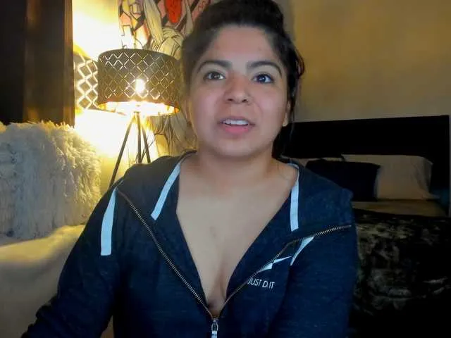 Live sex webcam photo for Kimmiakiss22 #275722941