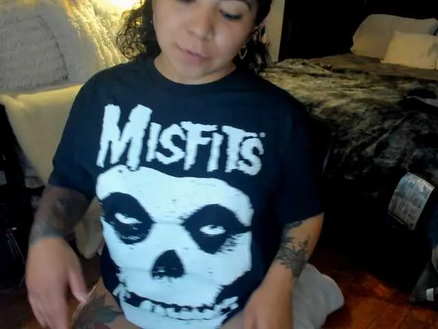 Live sex webcam photo for Kimmiakiss22 #275816188