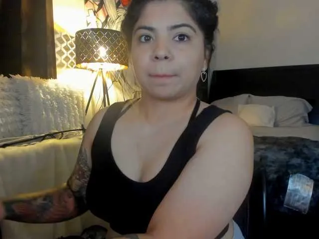 Live sex webcam photo for Kimmiakiss22 #275920777