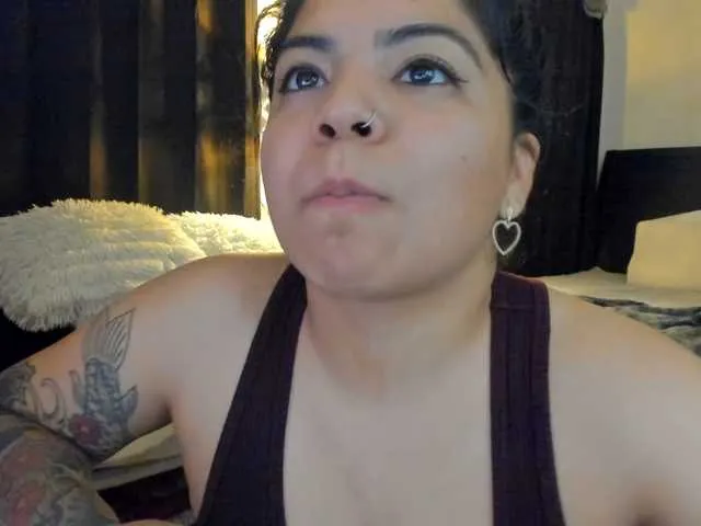 Live sex webcam photo for Kimmiakiss22 #275986812