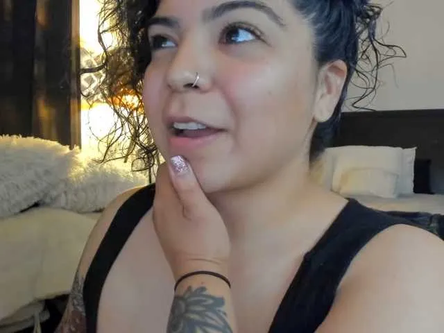 Live sex webcam photo for Kimmiakiss22 #275990434