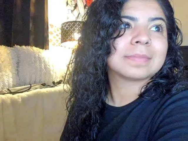 Live sex webcam photo for Kimmiakiss22 #276040298