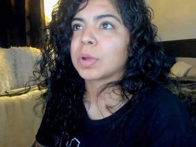 Live sex webcam photo for Kimmiakiss22 #276084244