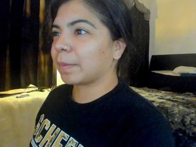 Live sex webcam photo for Kimmiakiss22 #276120876