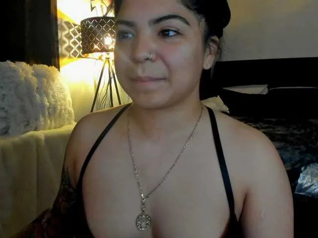 Live sex webcam photo for Kimmiakiss22 #276146751