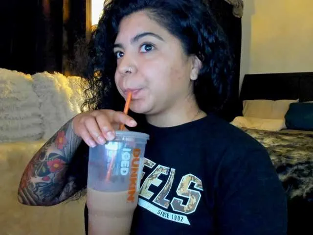 Live sex webcam photo for Kimmiakiss22 #276156841