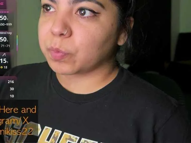 Live sex webcam photo for Kimmiakiss22 #292203316