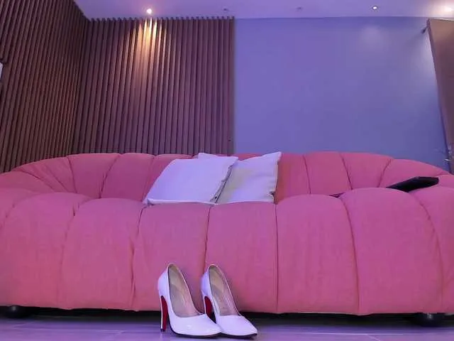 Live sex webcam photo for kimmroggerr #277975857