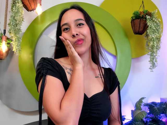 Live sex webcam photo for KimmyMars #276037766