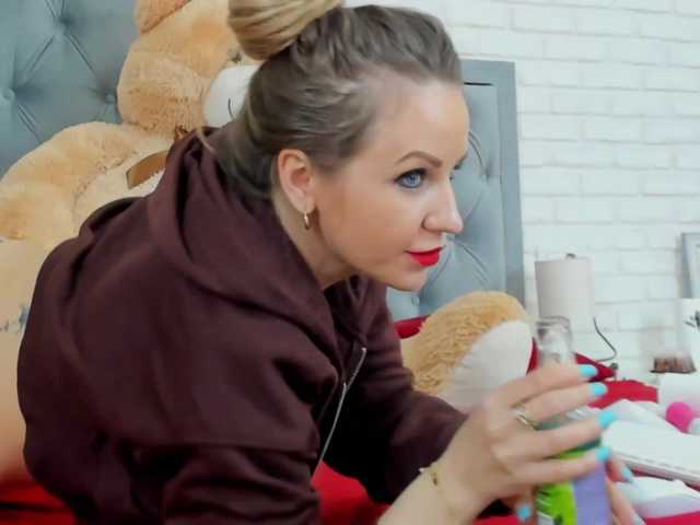 Live sex webcam photo for KimmyMorgan #273155752