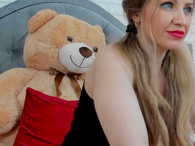 Live sex webcam photo for KimmyMorgan #273237652