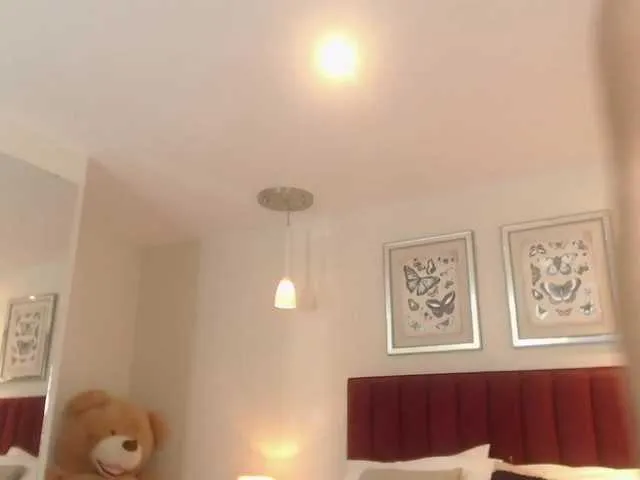 Live sex webcam photo for KimmyTails #273043391