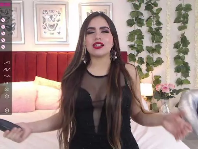 Live sex webcam photo for KimmyTails #273788486