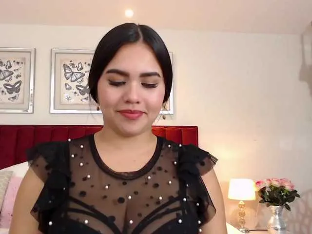 Live sex webcam photo for KimmyTails #274603599