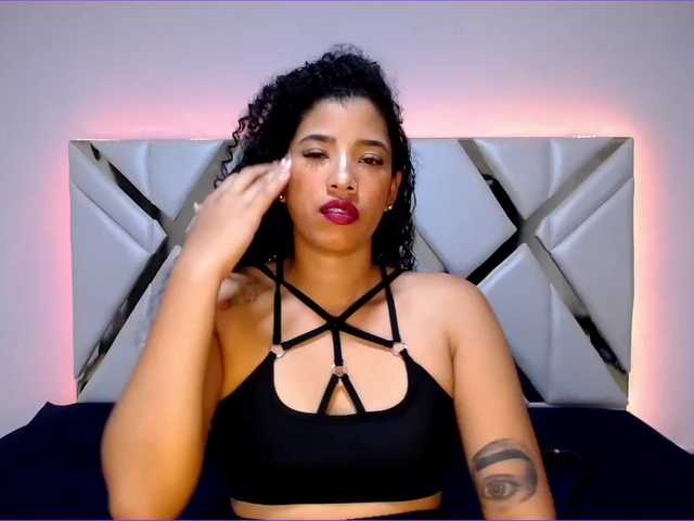 Live sex webcam photo for KimmyySantos #272279969