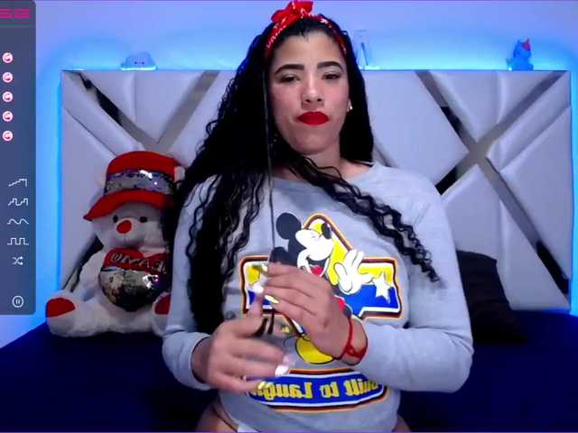 Live sex webcam photo for KimmyySantos #272329404