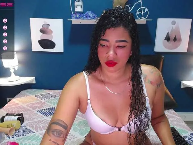 Live sex webcam photo for KimmyySantos #273921283