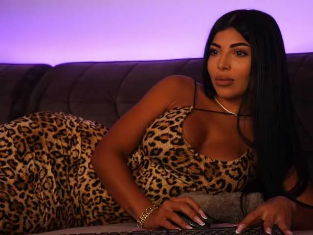 Live sex webcam photo for KimyBroox #291270204