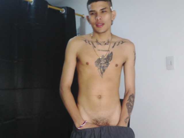 Live sex webcam photo for King-Findom #290301678