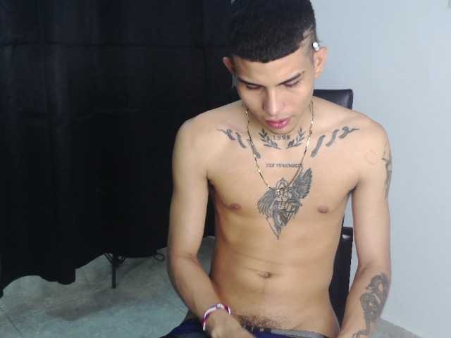 Live sex webcam photo for King-Findom #290306267