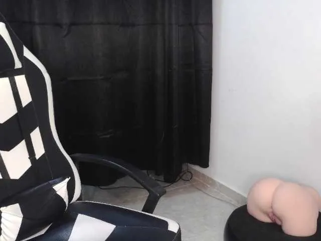 Live sex webcam photo for King-Findom #290599001