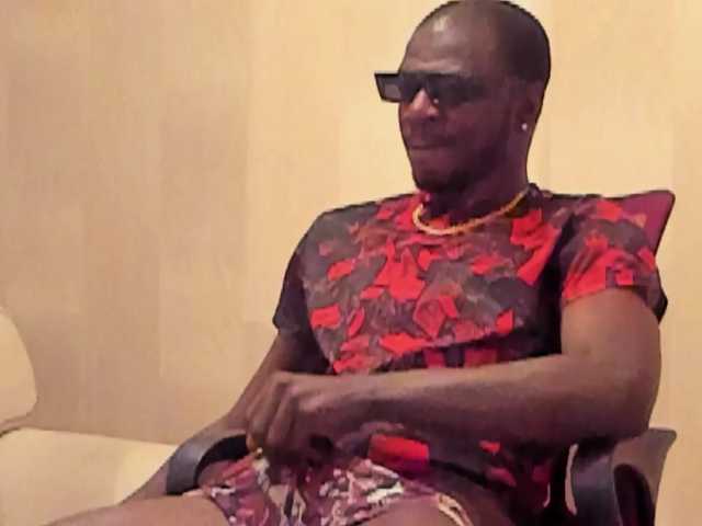 Live sex webcam photo for KingLongman #273212409