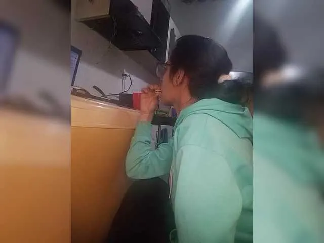 Live sex webcam photo for Kingofqueen23 #291118128