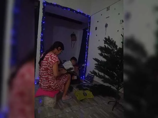 Live sex webcam photo for Kingofqueen23 #292327607