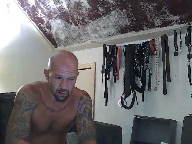 Live sex webcam photo for Kinkstersbro #275800117