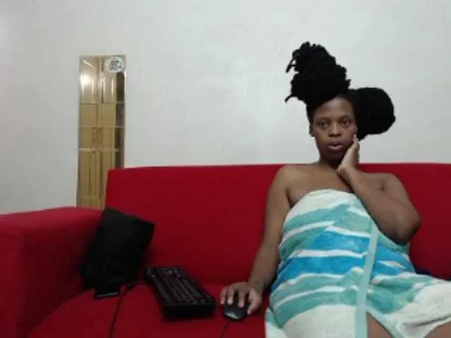 Live sex webcam photo for KinkyAshley95 #274317621