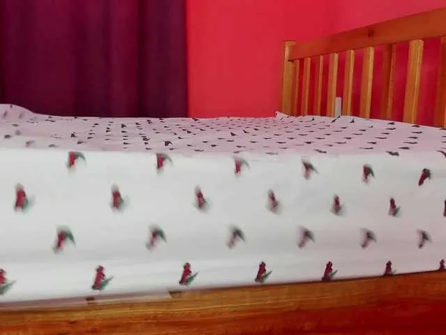 Live sex webcam photo for KinkyJasmine #272409985