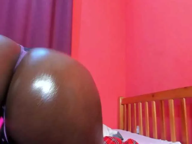 Live sex webcam photo for KinkyJasmine #272749055