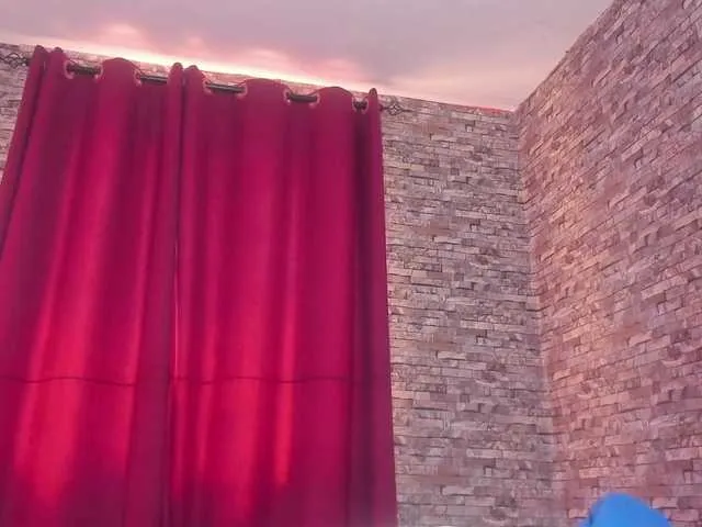 Live sex webcam photo for KinkyJasmine #272927730