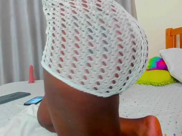 Live sex webcam photo for KinkyLola #271893085