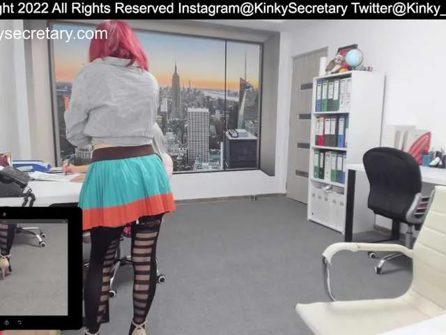 Live sex webcam photo for KinkyOffice #274257763