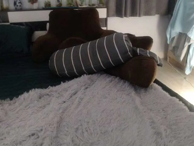 Live sex webcam photo for Kinnaree #272742916
