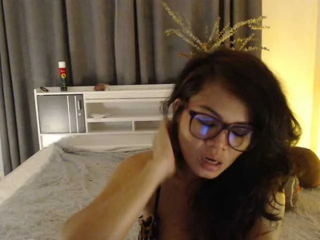 Live sex webcam photo for Kinnaree #273340096