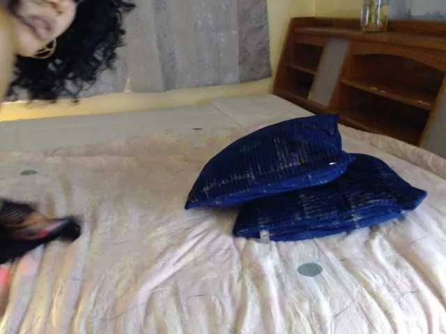 Live sex webcam photo for Kinnaree #277352354