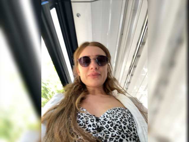 Live sex webcam photo for KirLove1 #275477392