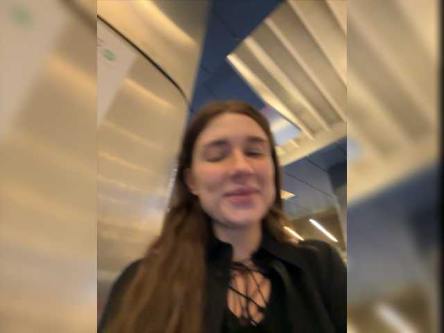 Live sex webcam photo for KirLove1 #275685915