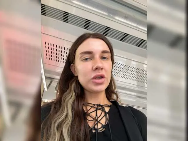 Live sex webcam photo for KirLove1 #275932746