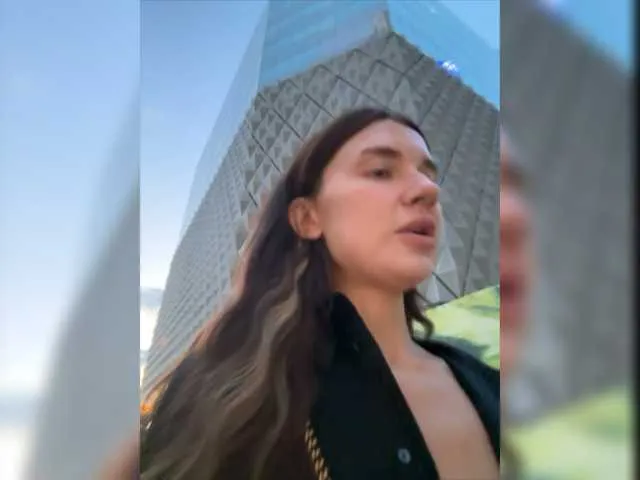 Live sex webcam photo for KirLove1 #275935185