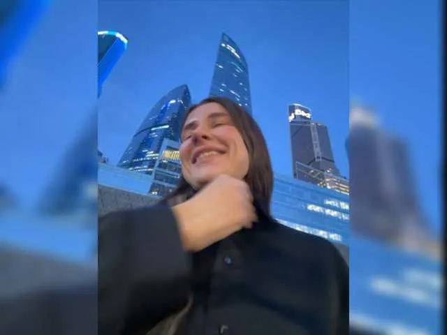 Live sex webcam photo for KirLove1 #275943975