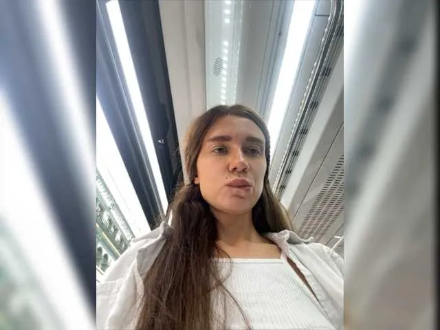 Live sex webcam photo for KirLove1 #275975010