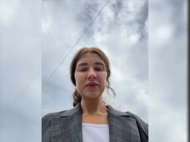 Live sex webcam photo for KirLove1 #276138737