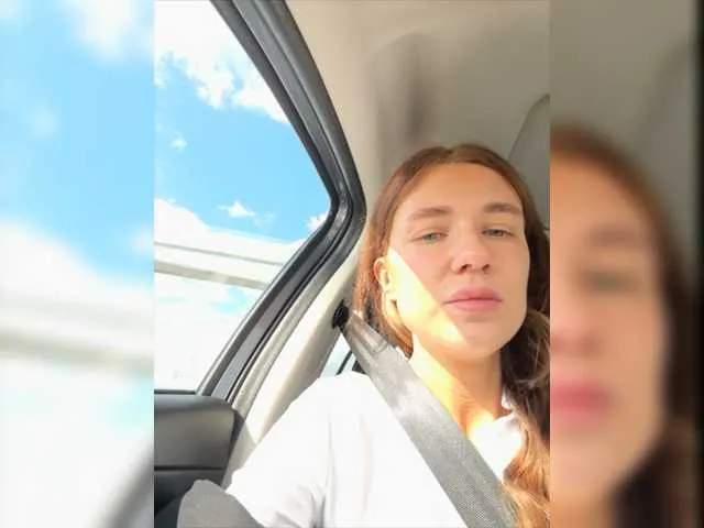 Live sex webcam photo for KirLove1 #276145517