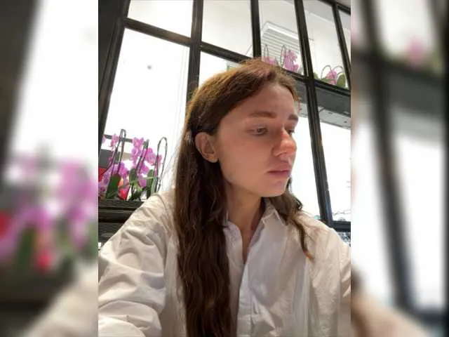 Live sex webcam photo for KirLove1 #276354440