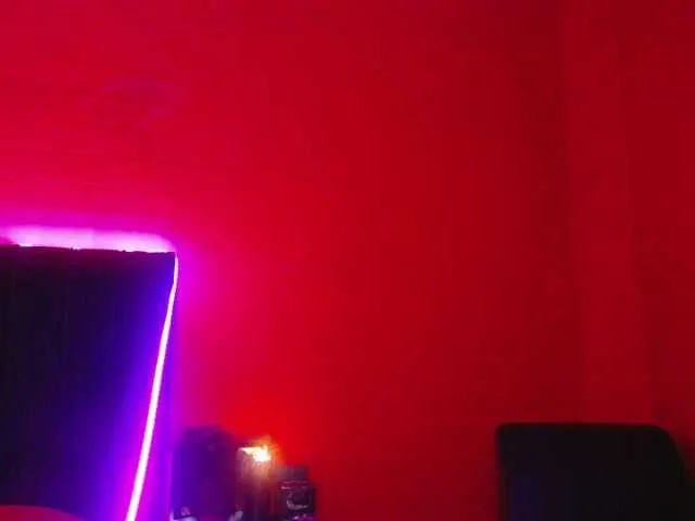 Live sex webcam photo for Kira-Smile #275376906